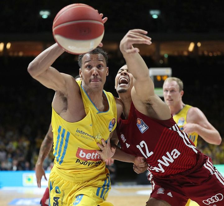超8000万欧的“水货”中场，尤文与阿图尔的六年孽缘终散场（封面配图）